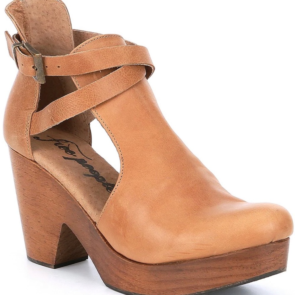 Free People, soft footbed, platform clogs.